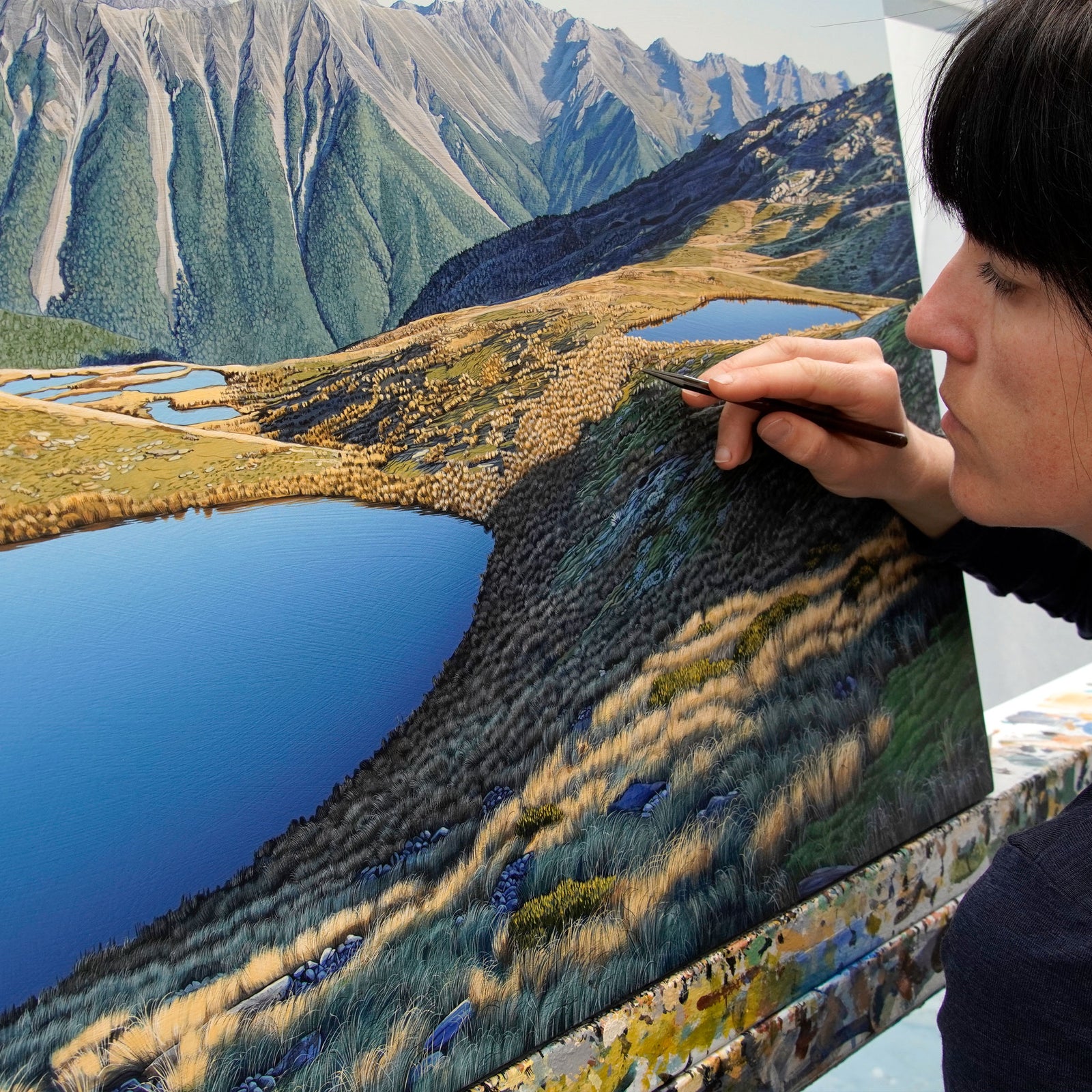 NZ artist Michelle Bellamy painting a Mole Tops tarn scene in the Nelson Lakes National Park.