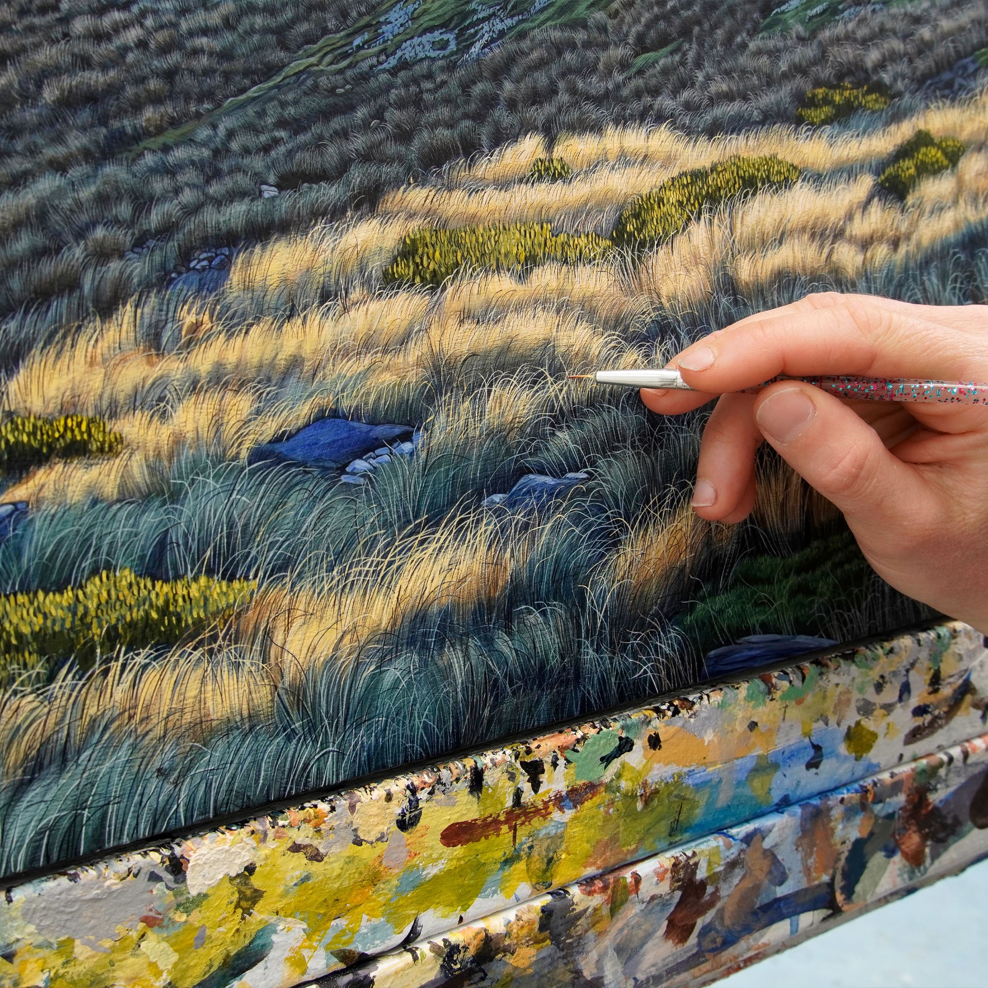 NZ artist Michelle Bellamy painting a Mole Tops tarn scene in the Nelson Lakes National Park.